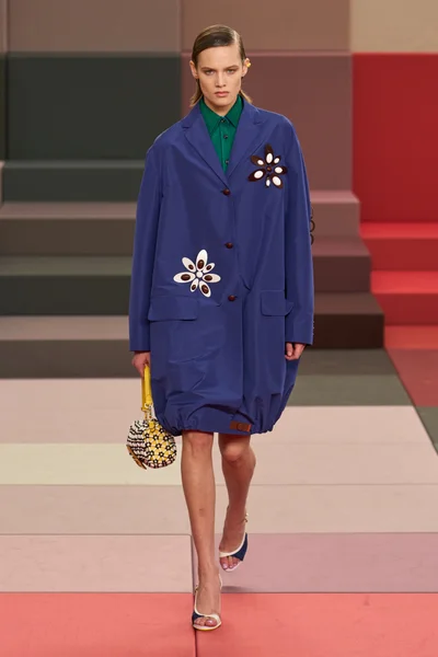 Look 3